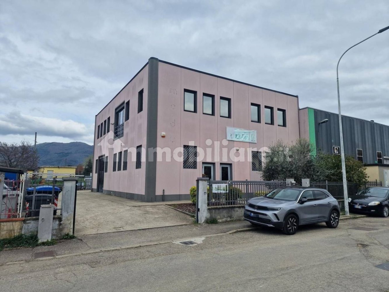 Склад 610м² в Ареццо, Италия № 325325