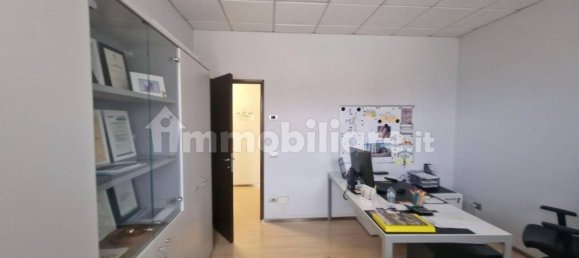 Склад 610м² в Ареццо, Италия № 325325 12