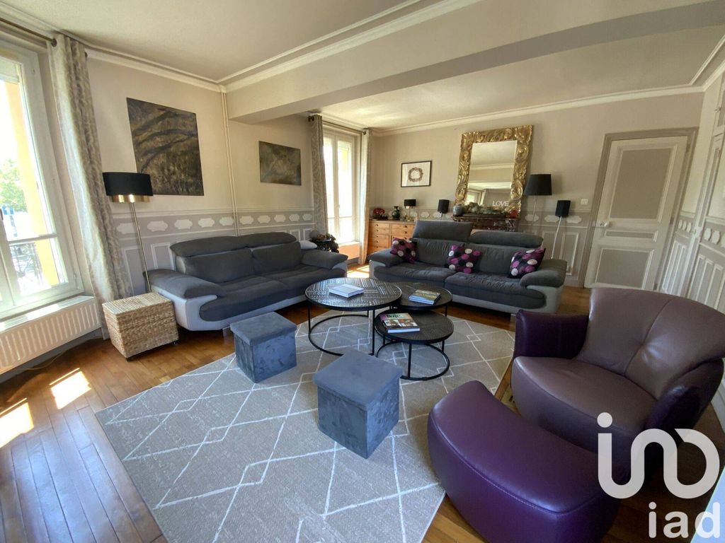 5 chambres Villa à Marolles-en-Brie, France No. 193854