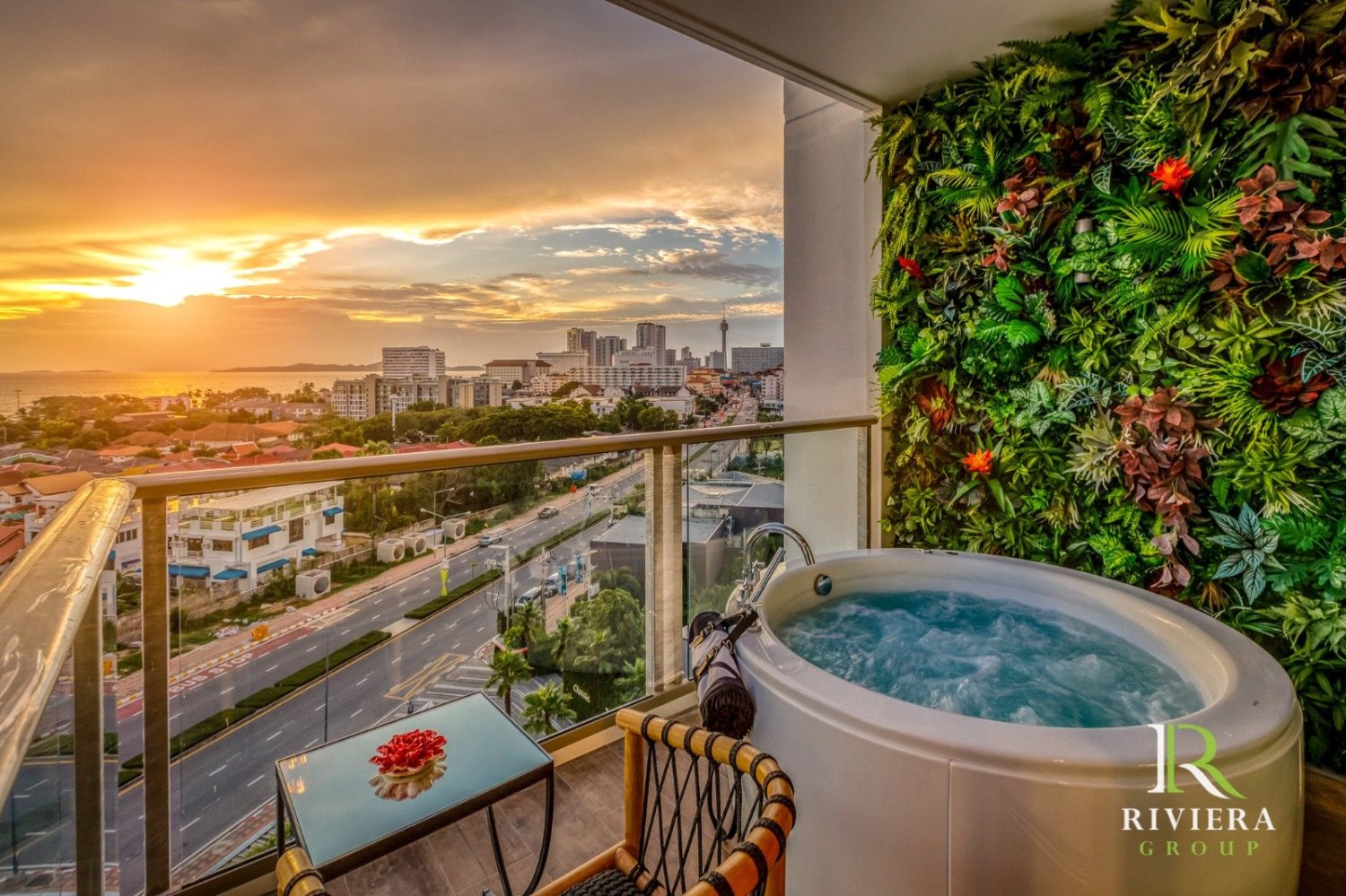 Кондоминиум  с 2 спальнями в The Riviera Ocean Drive, Паттайя, Таиланд № 32750