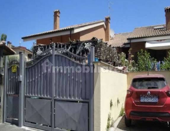 3 rooms Apartment in Rome, Italy No. 276537