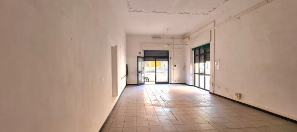 2 rooms Commercial property in Piombino, Italy No. 79486 3