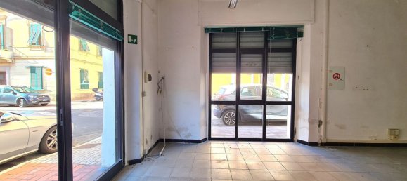 2 rooms Commercial property in Piombino, Italy No. 79486 2