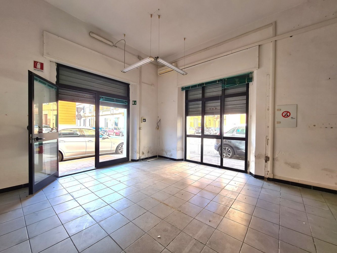 2 rooms Commercial property in Piombino, Italy No. 79486