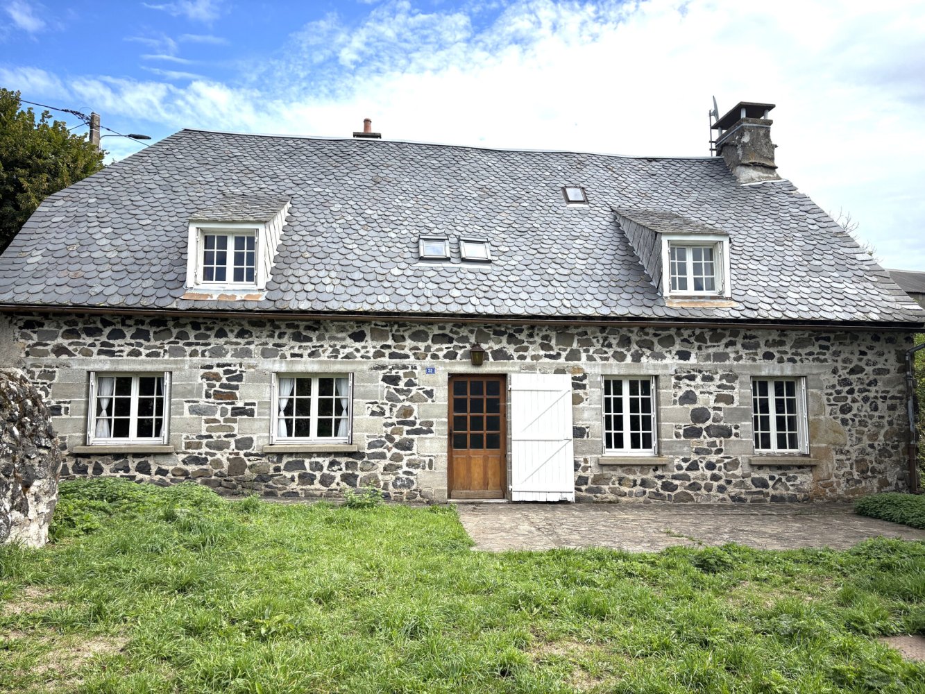 5 bedrooms House in Puy-de-Dome, France No. 355843