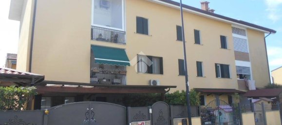 3 bedrooms House in Comacchio, Italy No. 307333 2