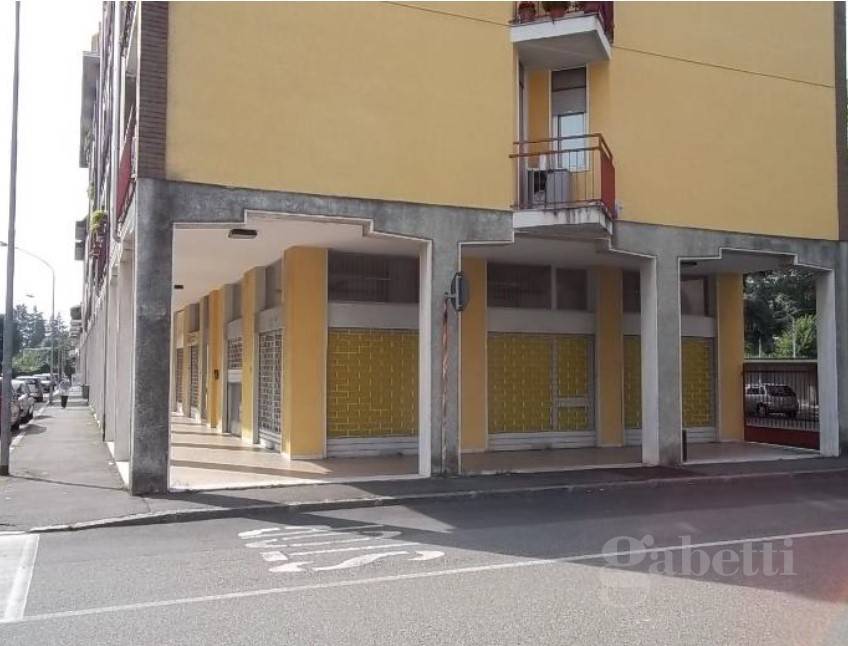 3 rooms Commercial property in Busto Arsizio, Italy No. 192472