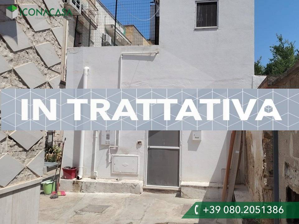 Casa de 3 habitaciónes en Bari, Italy No. 28758