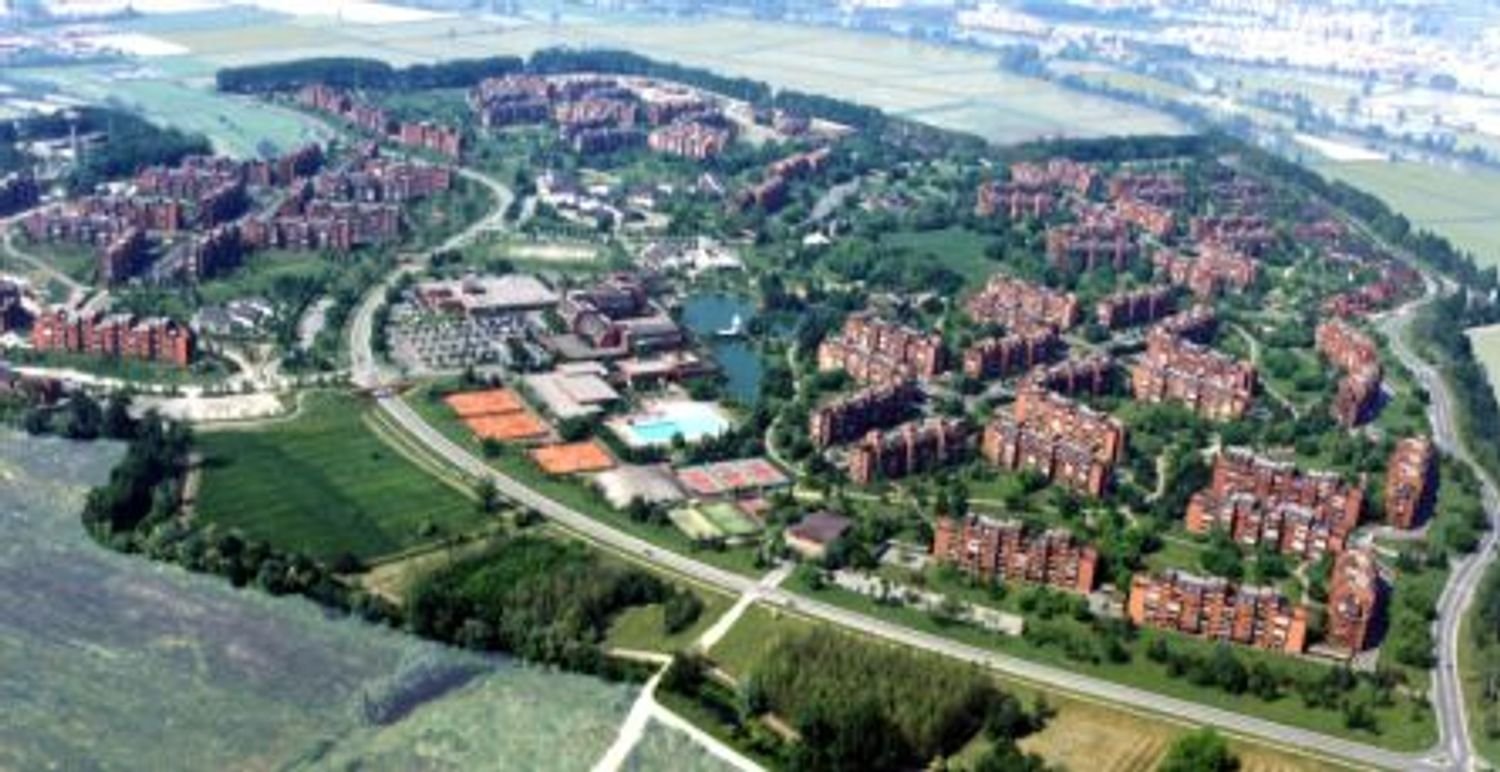 14m² Garage in Basiglio, Italy No. 364817