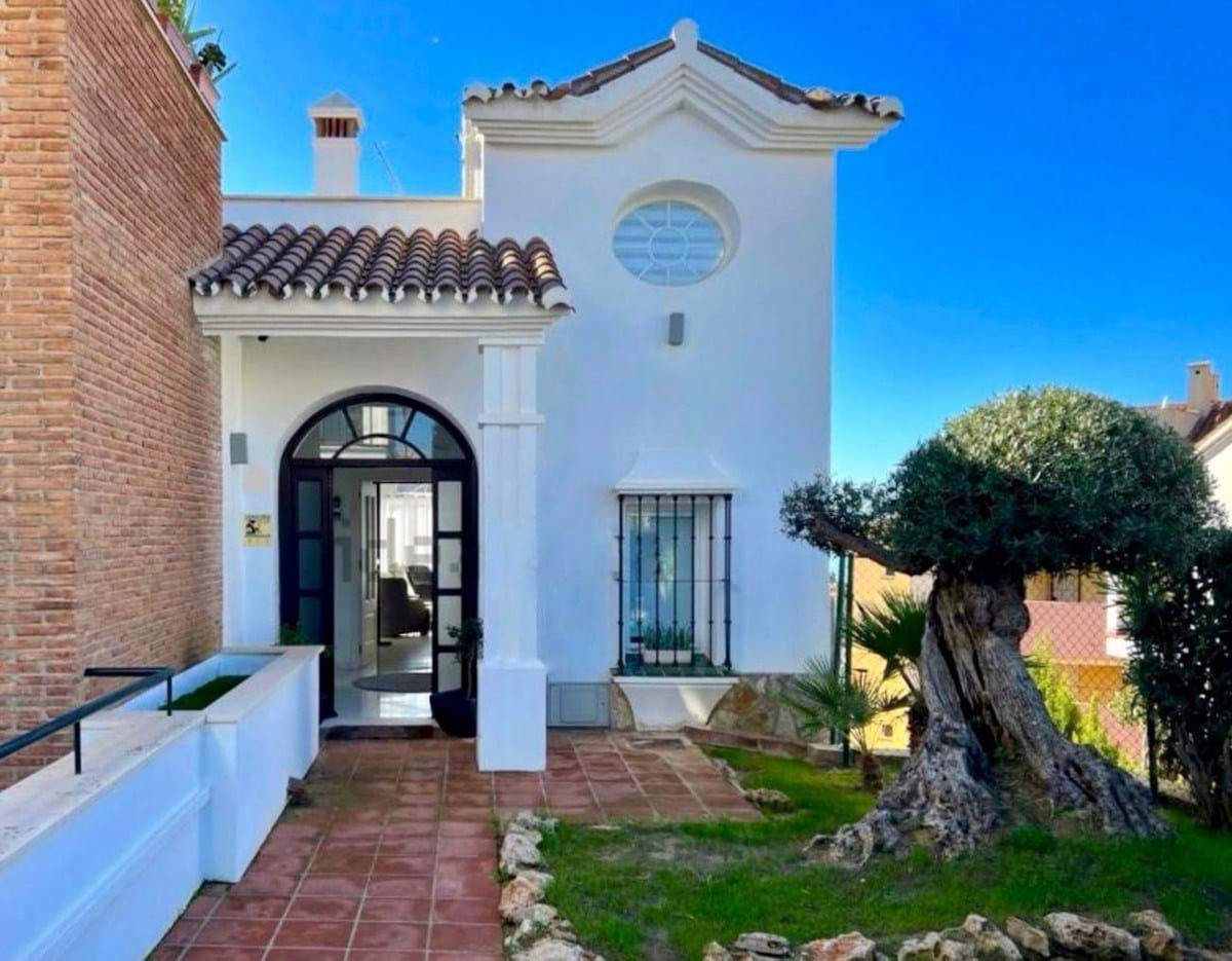 3 bedrooms Villa in Mijas, Spain No. 41586