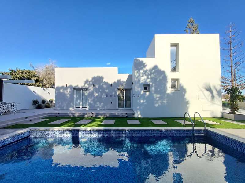 Propiedad comercial de 3 dormitorios en Pervolia, Cyprus No. 20041