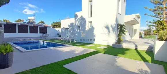 Propiedad comercial de 3 dormitorios en Pervolia, Cyprus No. 20041 2