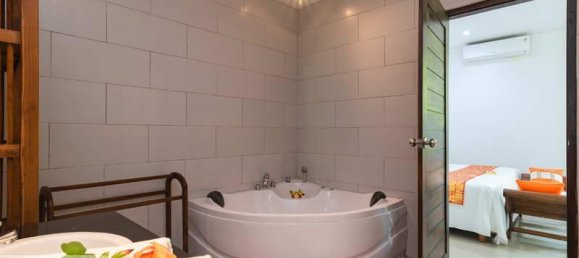 Villa de 4 dormitorios en Lovina, Indonesia No. 4009 3