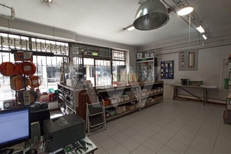 182m² Building in Lisbon, Portugal No. 77143