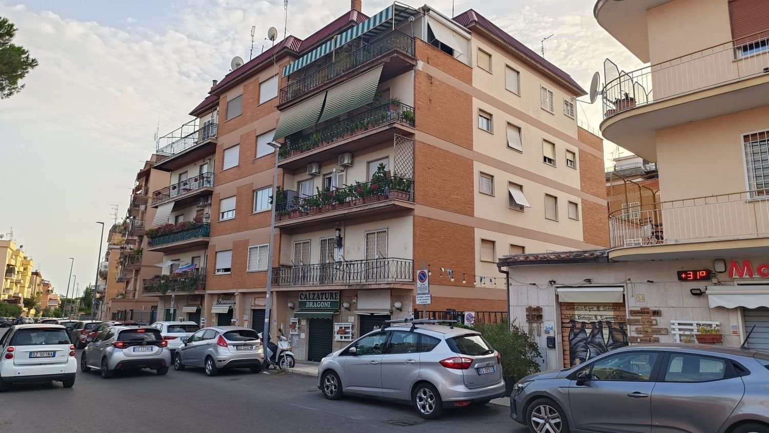 5 bedrooms Apartment in Rome, Italy No. 368257