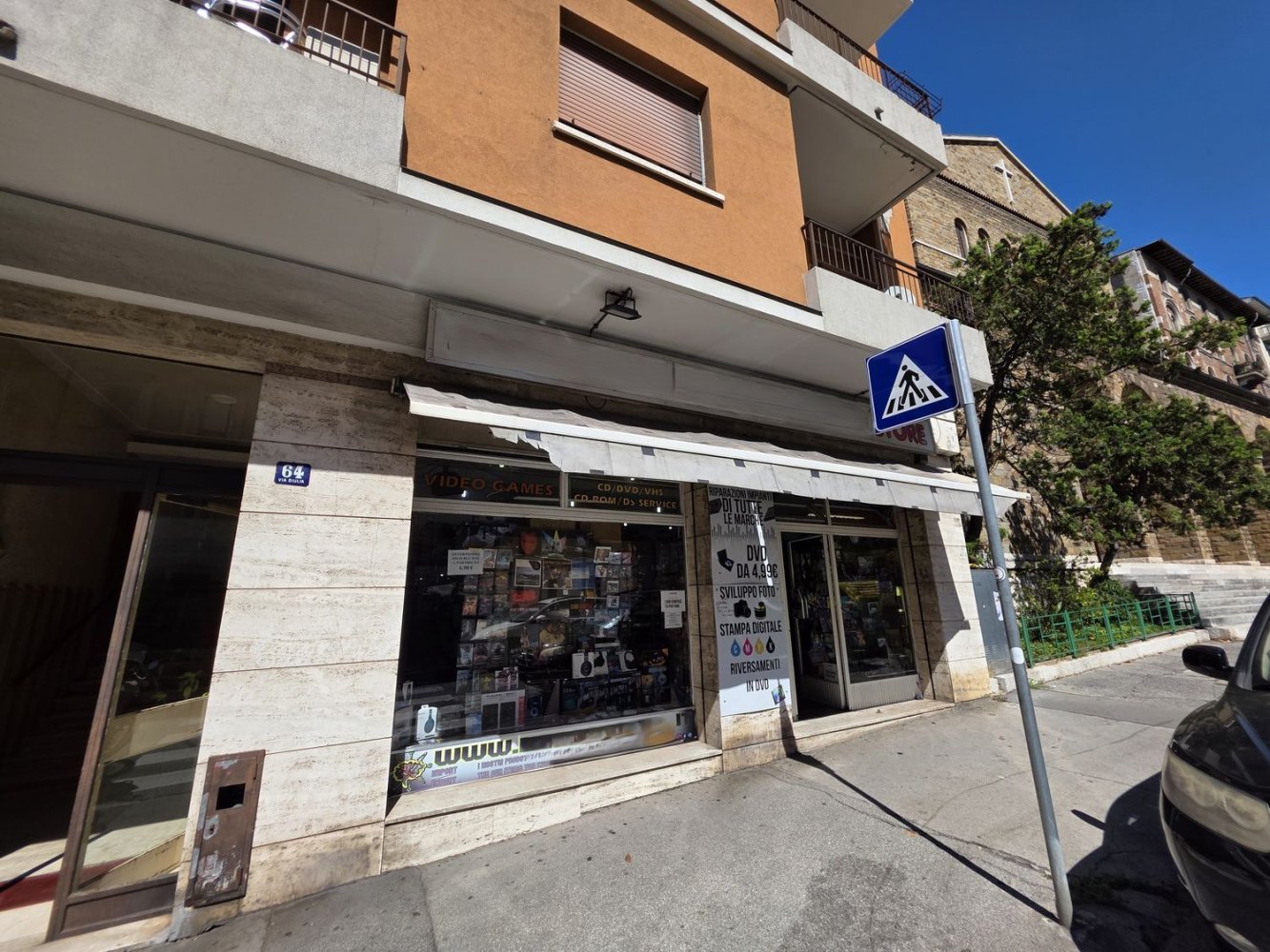  عقار تجاري في Trieste, Italy 76متر مربع رقم 377959