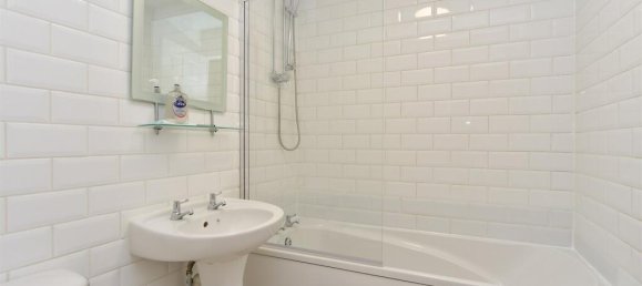 3 bedrooms House in Essex, United Kingdom No. 3976 5