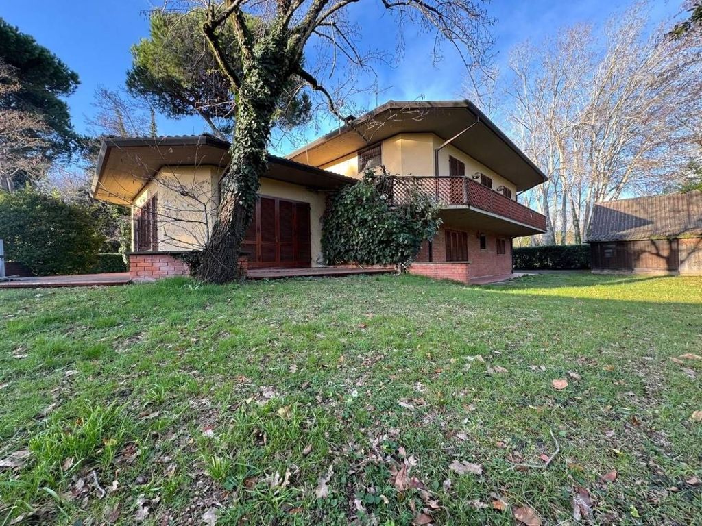 5 bedrooms Villa in Massa, Italy No. 66546