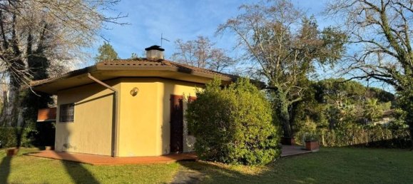 5 bedrooms Villa in Massa, Italy No. 66546 2