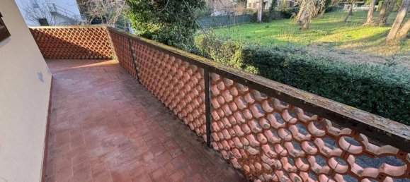 5 bedrooms Villa in Massa, Italy No. 66546 9