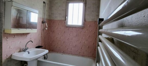 5 bedrooms House in Dreux, France No. 342988 6