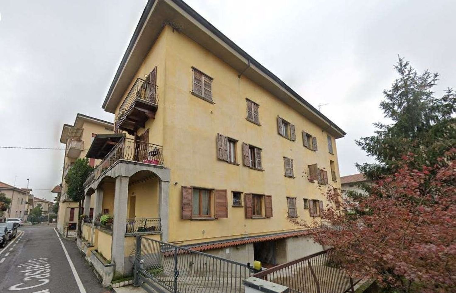 Квартира с 5 комнатами в Левате, Италия № 182831