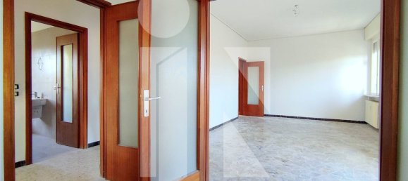 5 rooms Apartment in Mantua, Italy No. 250379 6