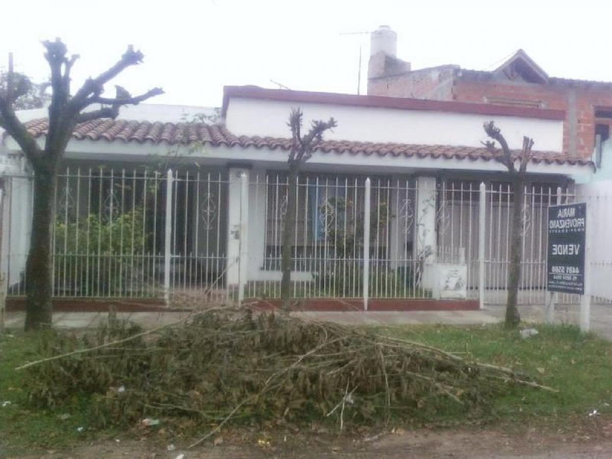 2 bedrooms House in Ituzaingo, Argentina No. 1008