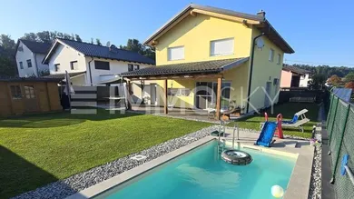 Дом с 6 комнатами в Нойхофен ан дер Кремс, Австрия № 250168