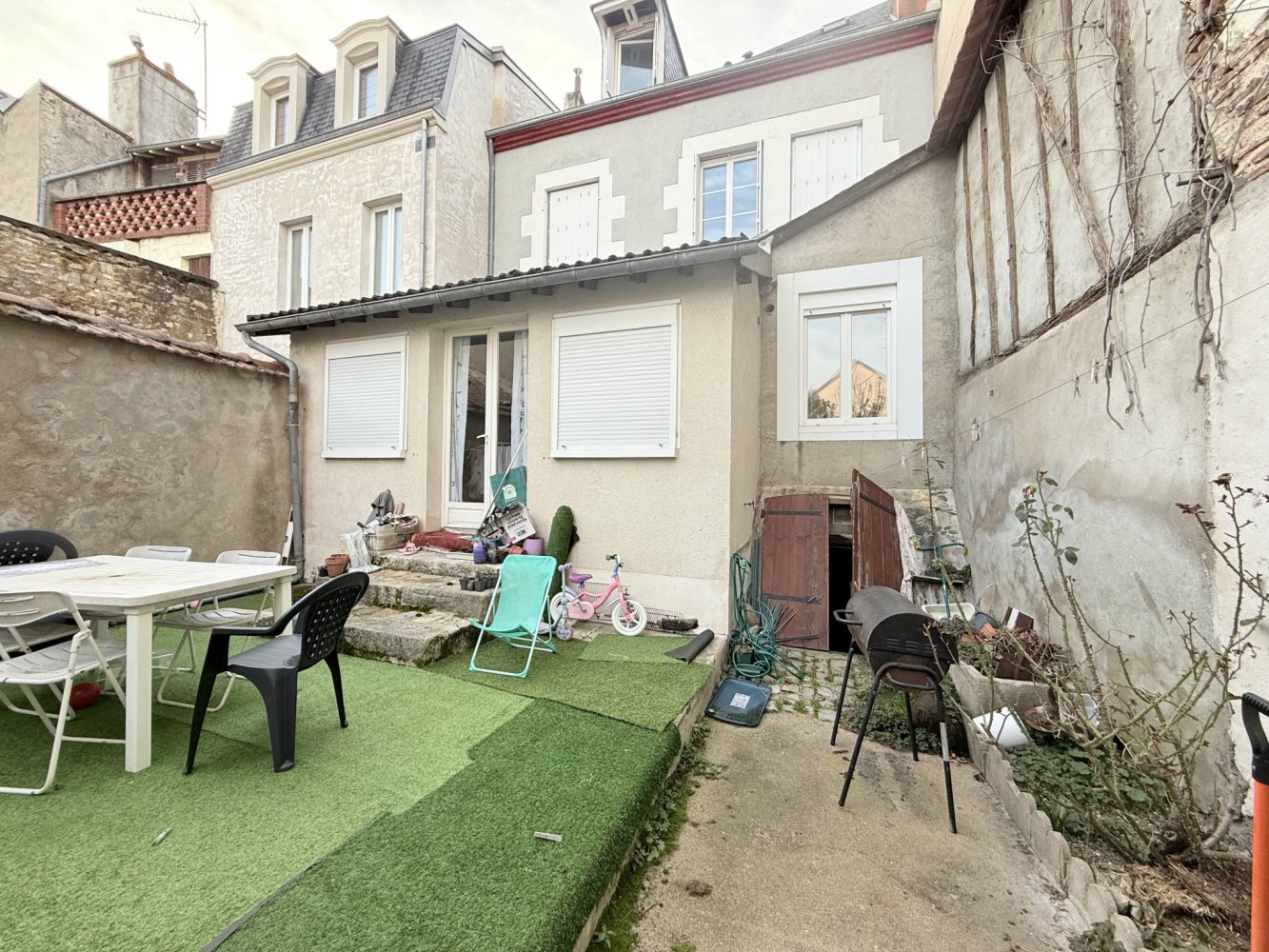 3-Zimmer Gebäude in Vierzon, France, Nr. 270738