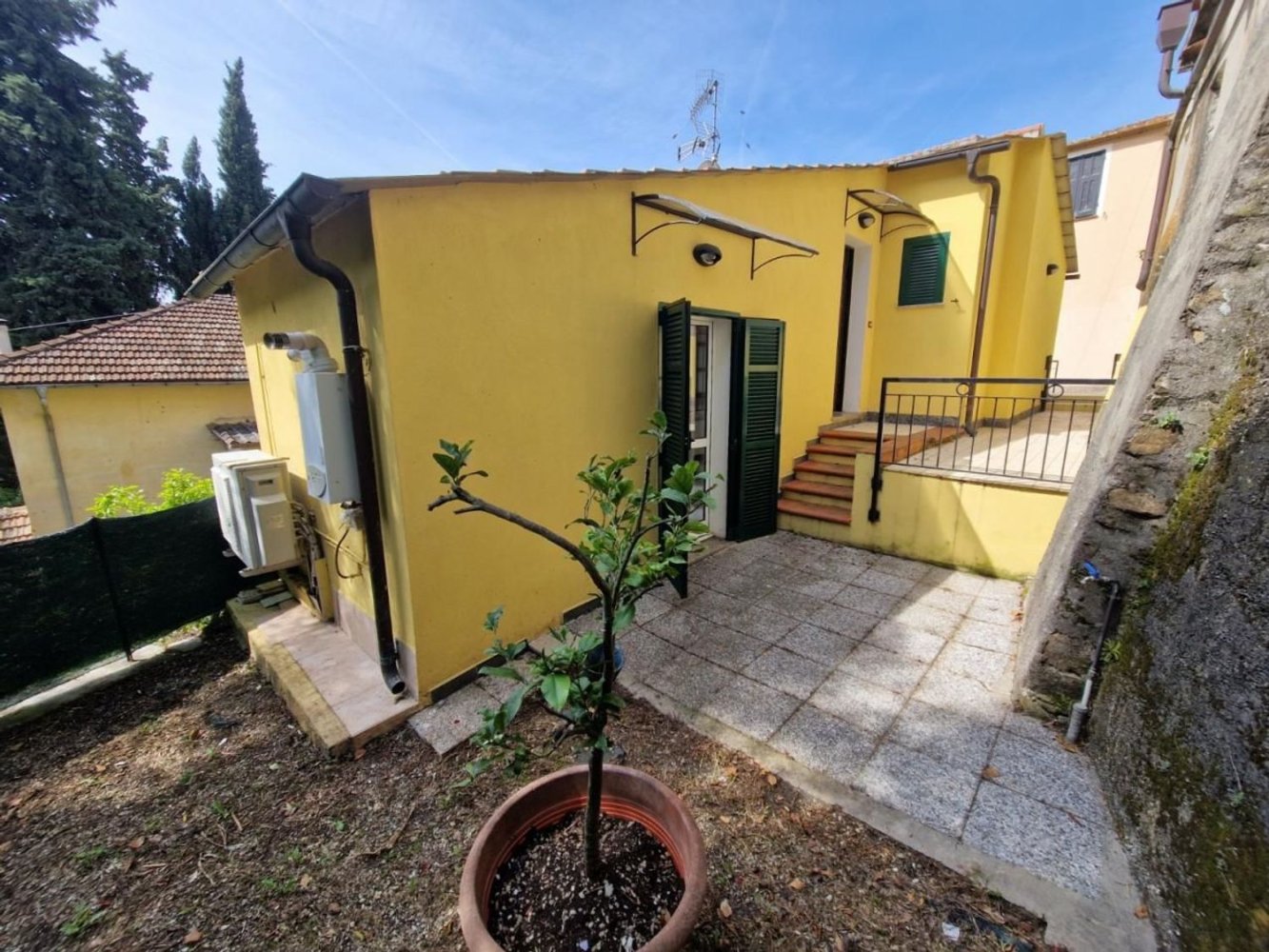 4 bedrooms House in Diano San Pietro, Italy No. 385206