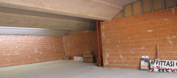 208m² Warehouse in Spoleto, Italy No. 256399 4