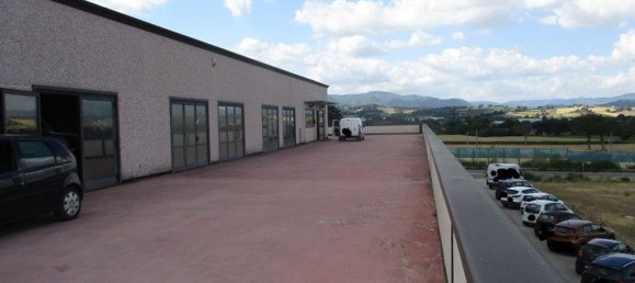 208m² Warehouse in Spoleto, Italy No. 256399 11