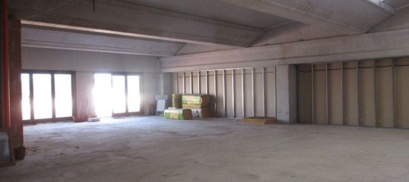208m² Warehouse in Spoleto, Italy No. 256399 5