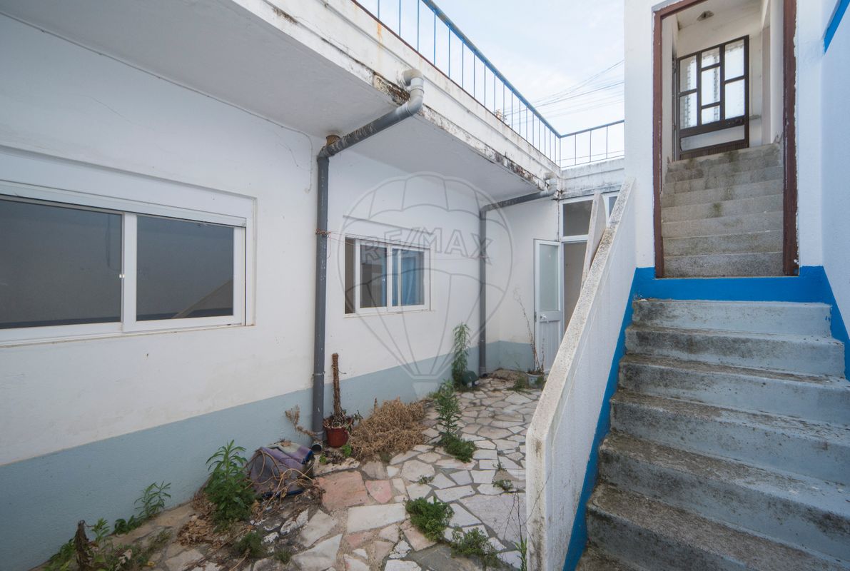 8 bedrooms House in Bucelas, Portugal No. 180643