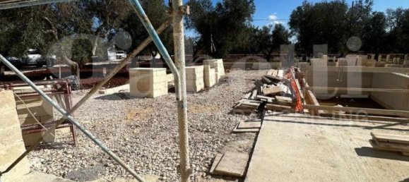 Вилла с 4 комнатами в Остуни, Италия № 80192 7