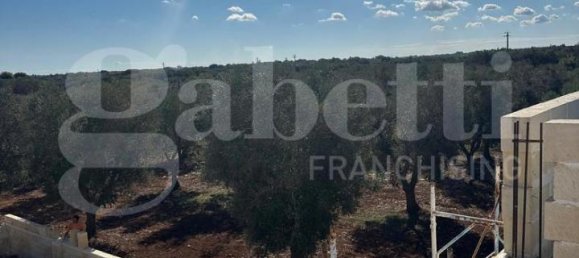 Вилла с 4 комнатами в Остуни, Италия № 80192 11