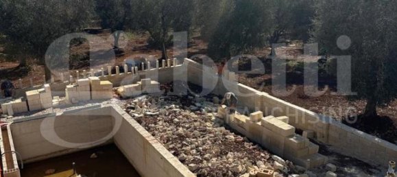 Вилла с 4 комнатами в Остуни, Италия № 80192 9