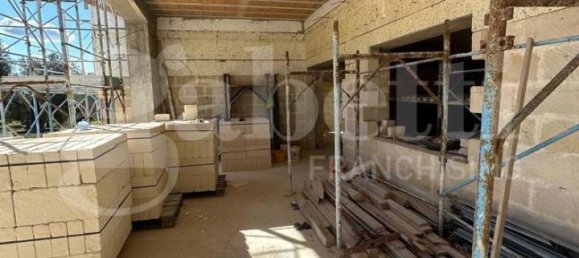 Вилла с 4 комнатами в Остуни, Италия № 80192 2