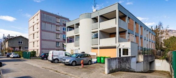 Studio in Grenoble, France No. 275590 8