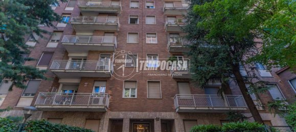 2 bedrooms Apartment in Milan, Italy No. 261640 6