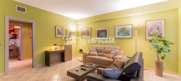 2 bedrooms Apartment in Milan, Italy No. 261640 7