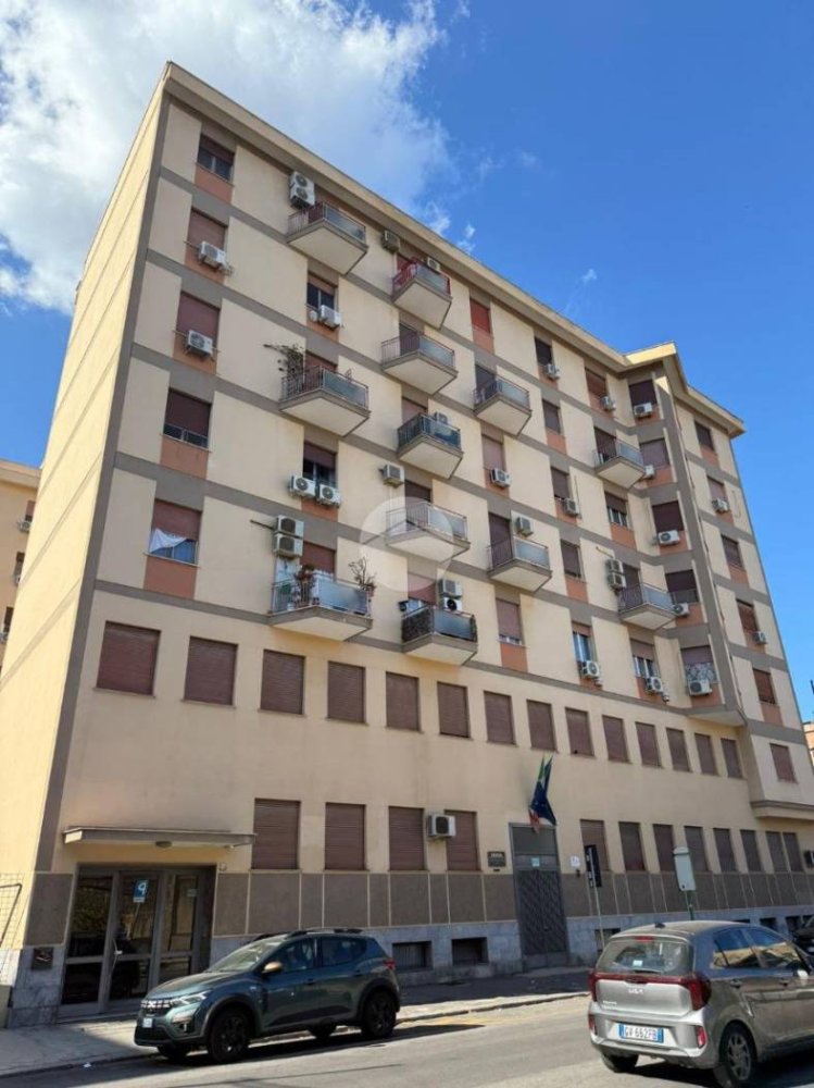 Квартира с 2 спальнями в Палермо, Италия № 264367