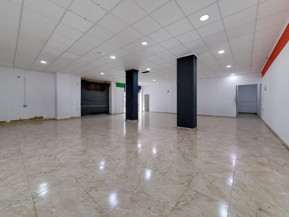 197m² Commercial property in Torrevieja, Spain No. 278405