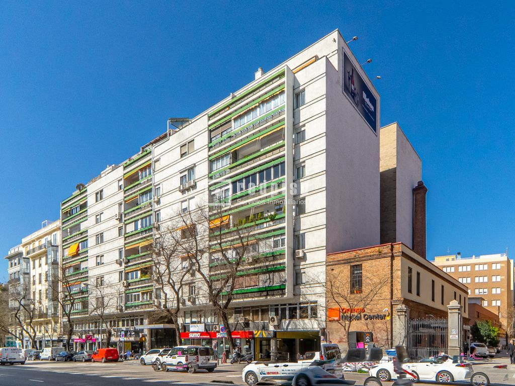 158m² Office in Madrid, Spain No. 208410