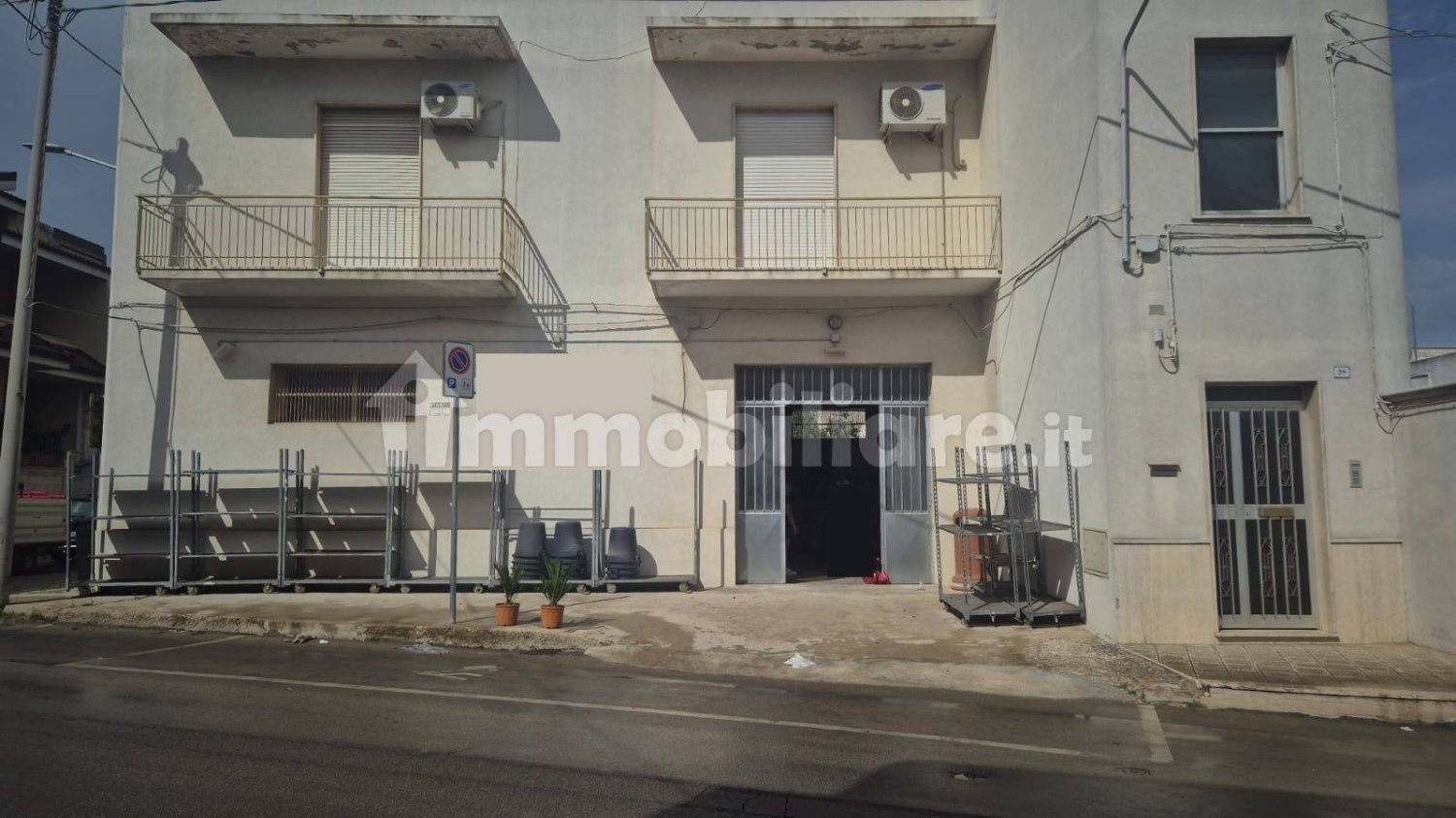 1 room Commercial property in Sava, Italy No. 343108