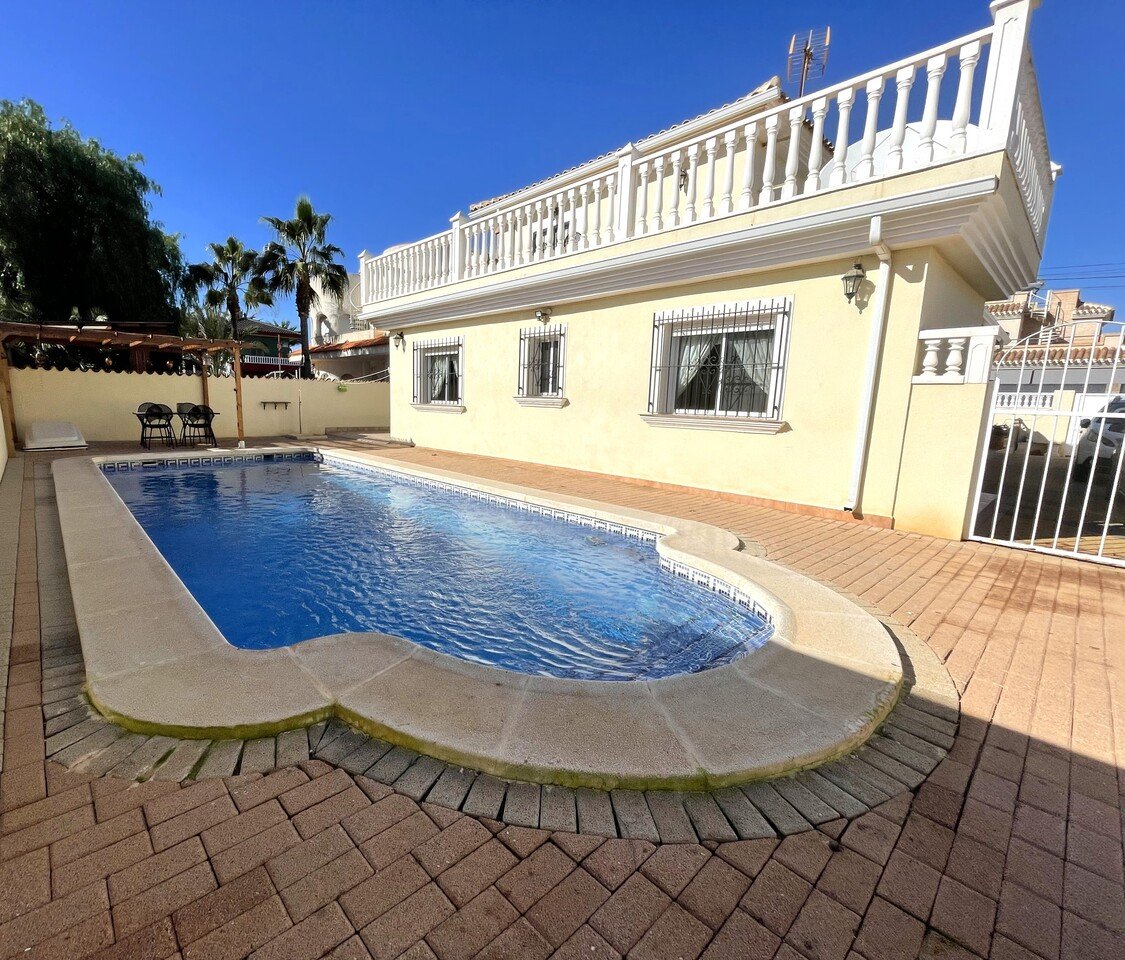 4 bedrooms Villa in Estrella Mar, Spain No. 10523