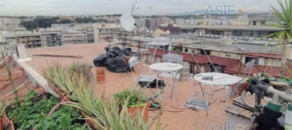 3 rooms Apartment in Rome, Italy No. 191464 10