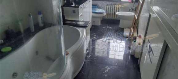 3 rooms Apartment in Rome, Italy No. 191464 6