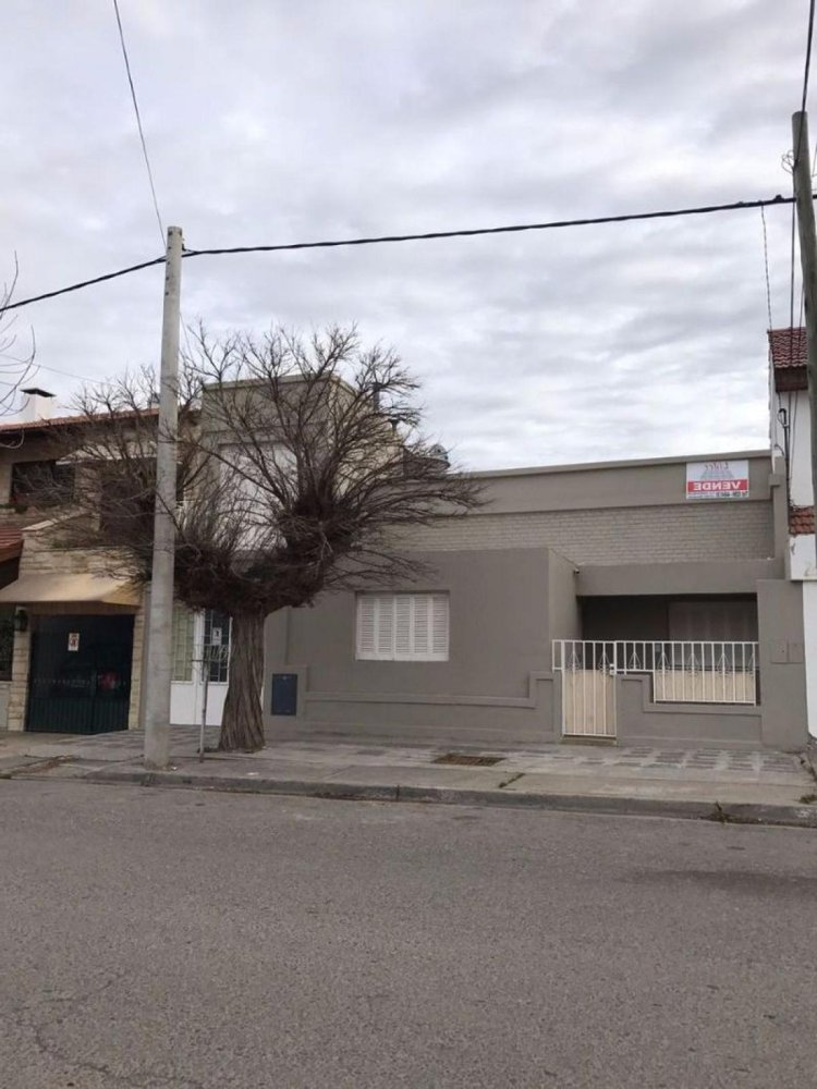 3 bedrooms House in Neuquen, Argentina No. 12484